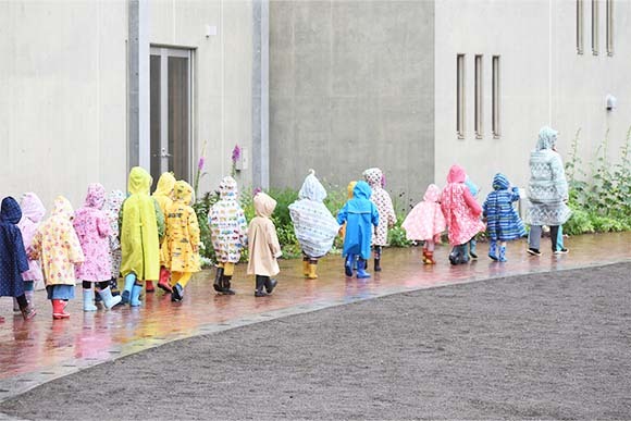 写真：雨の日の散歩