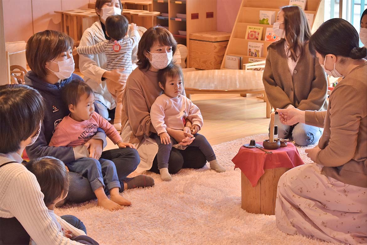 写真：朝の会・絵本