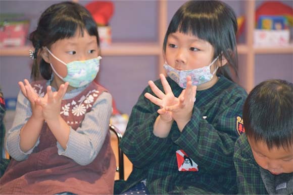 写真：園児二人
